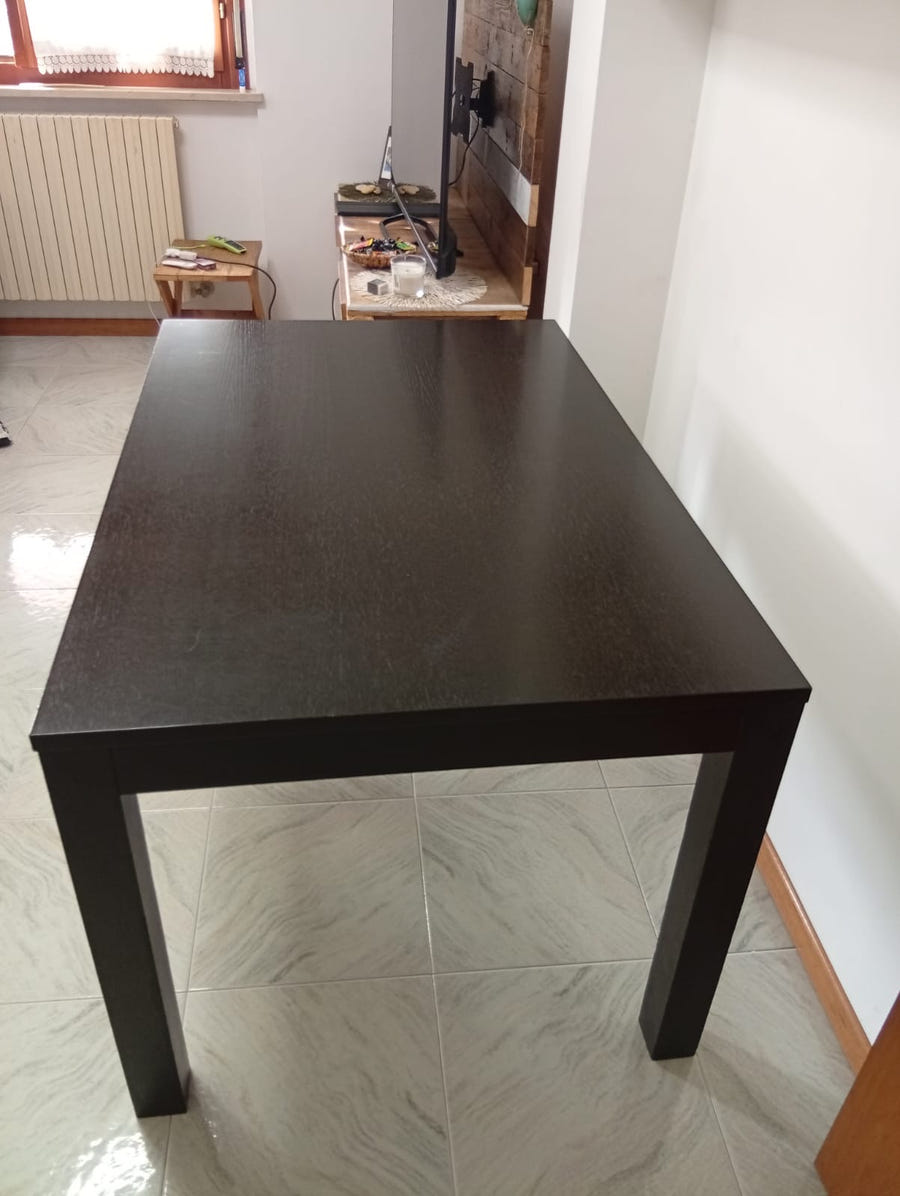 Tavolo allungabile rifinitura color Wengè