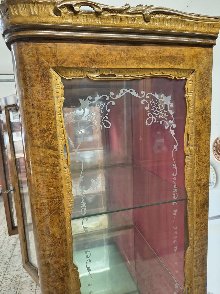 Vetrina in legno radica di noce