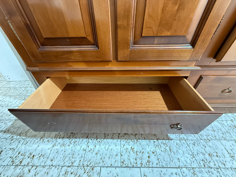 Camera matrimoniale completa in legno