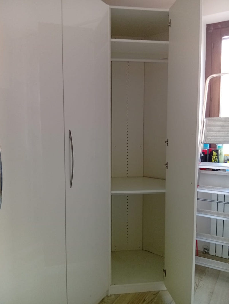 Armadio ad angolo IKEA bianco lucido