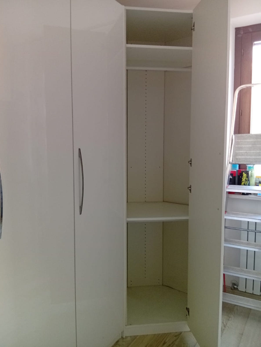 Armadio ad angolo IKEA bianco lucido