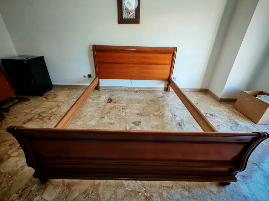 Camera matrimoniale completa in legno