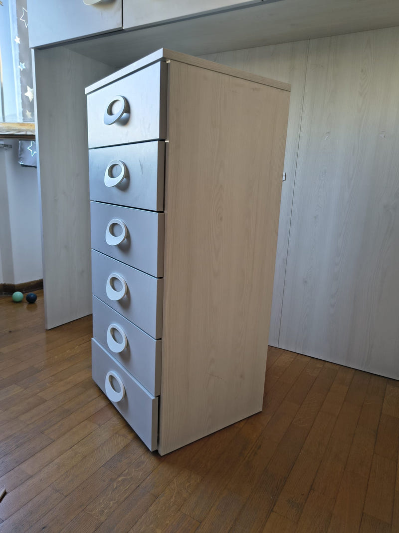 Cameretta a ponte angolare (cabina armadio) e cassettiera