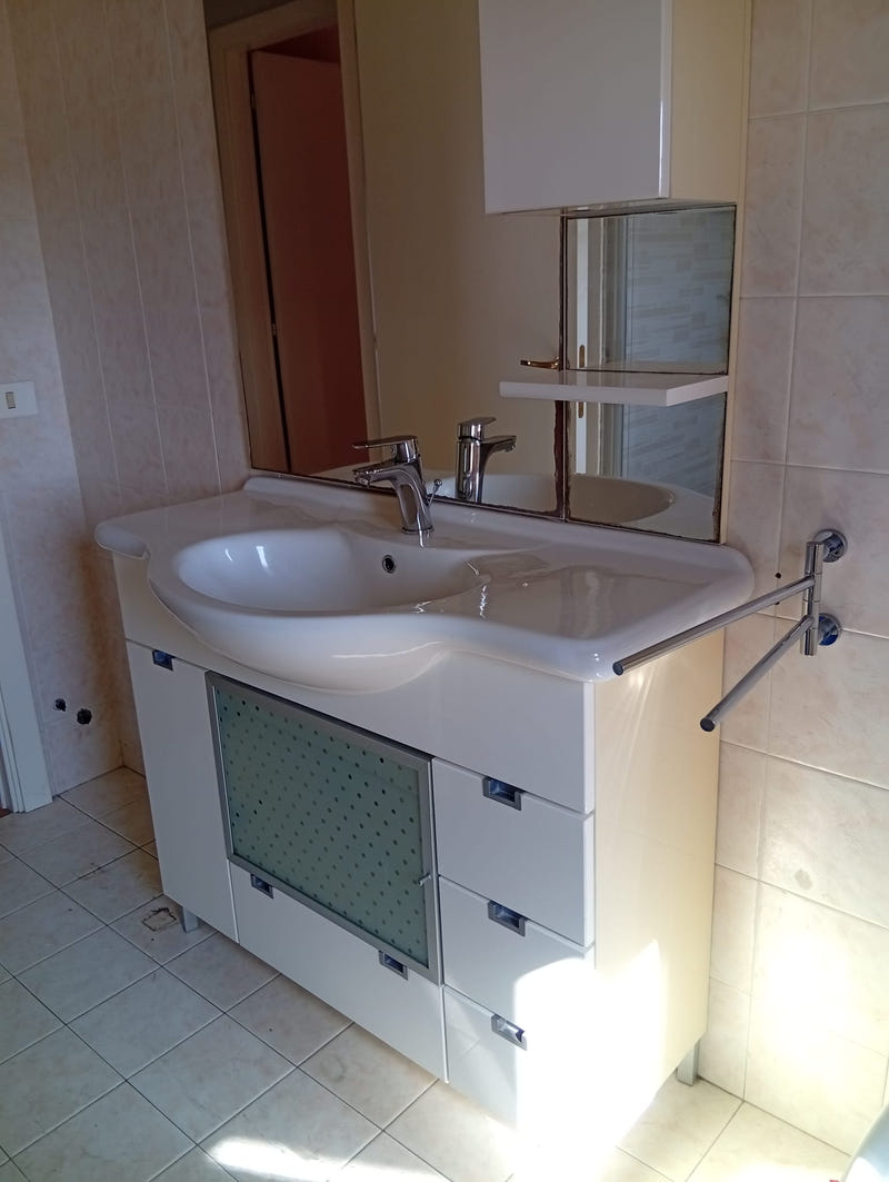 Mobile bagno con specchiera