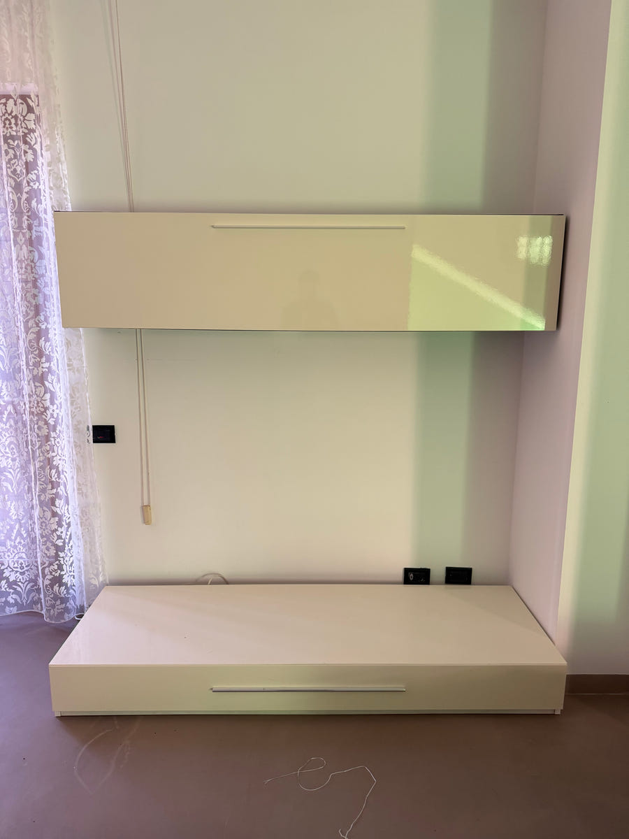 Mobile soggiorno porta tv moderno bianco lucido