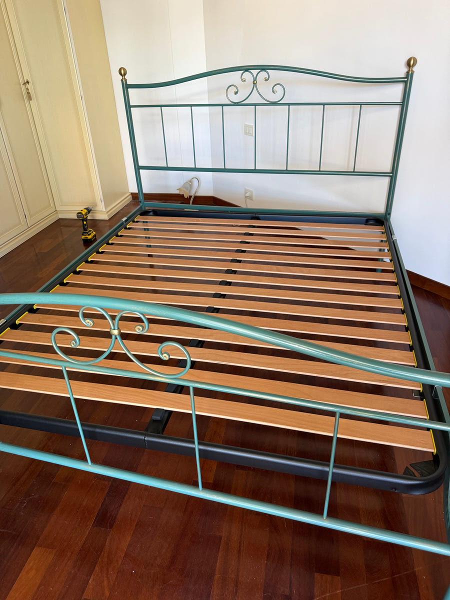 Letto matrimoniale in ferro + rete a doghe