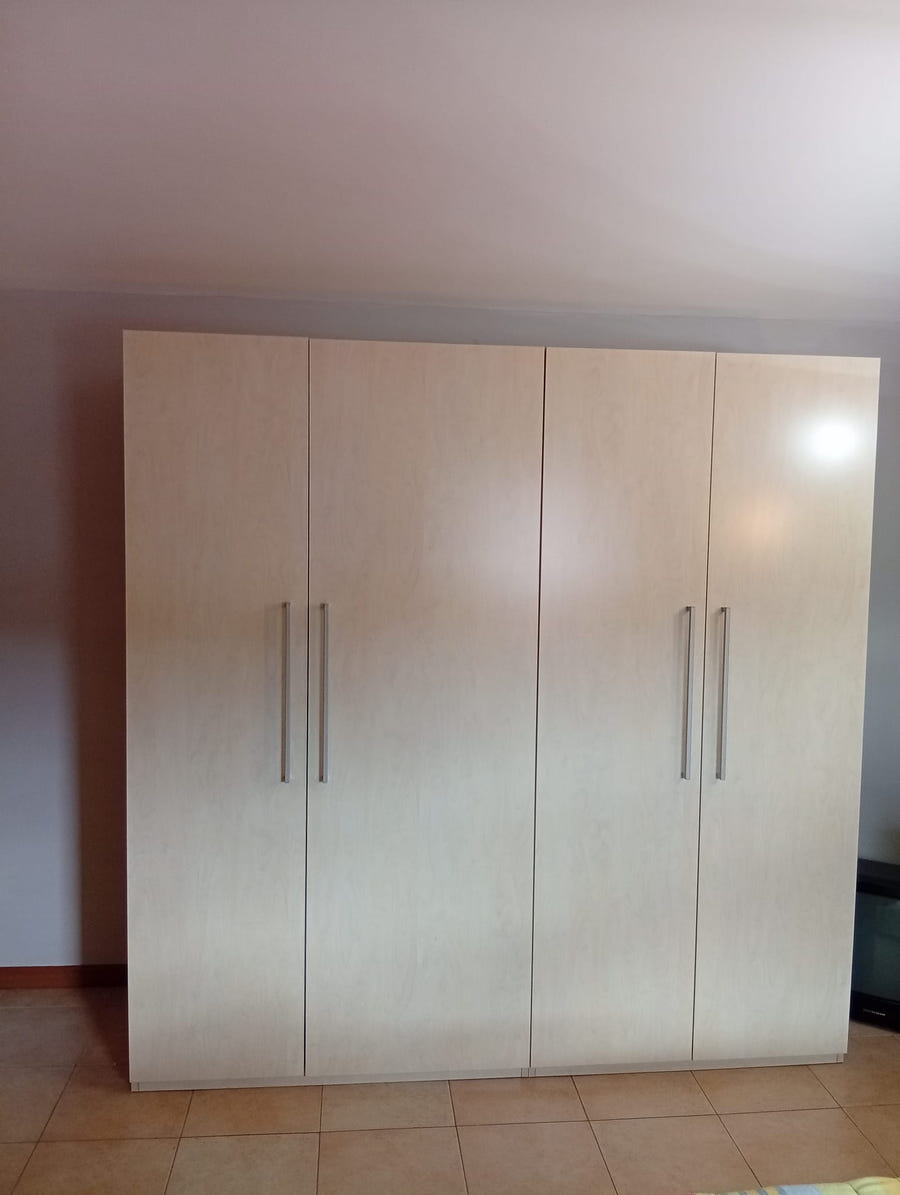 Armadio basso a 4 ante