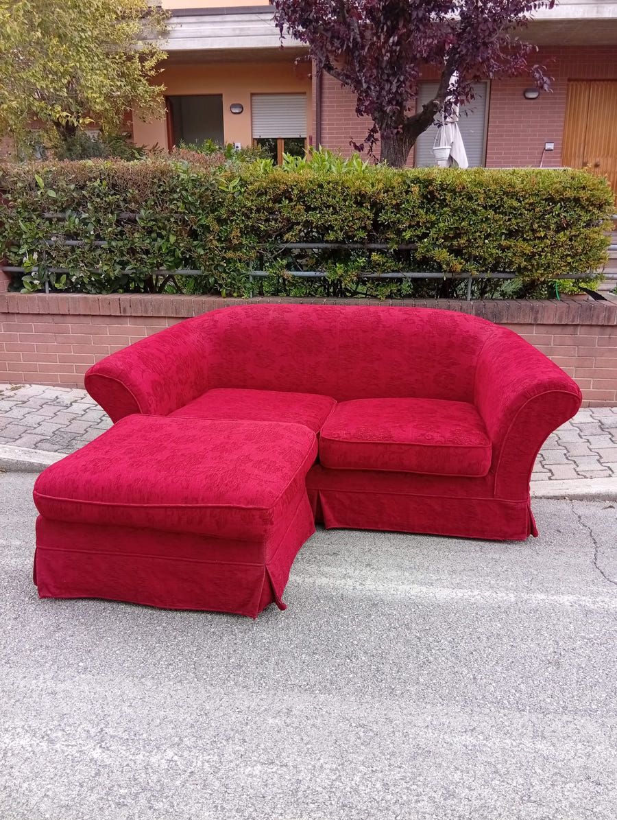 Divano in tessuto con pouf