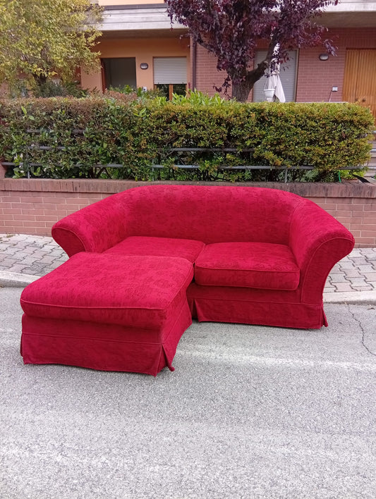 Divano in tessuto con pouf
