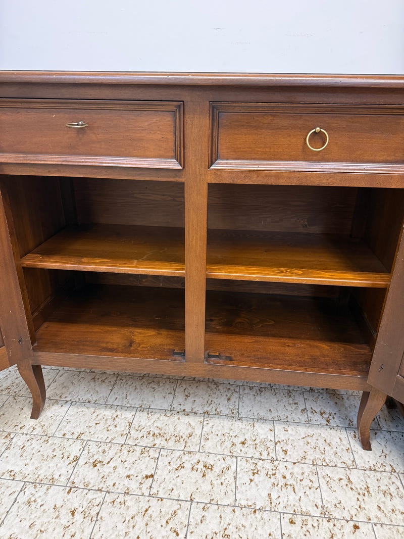 Credenza bassa in stile