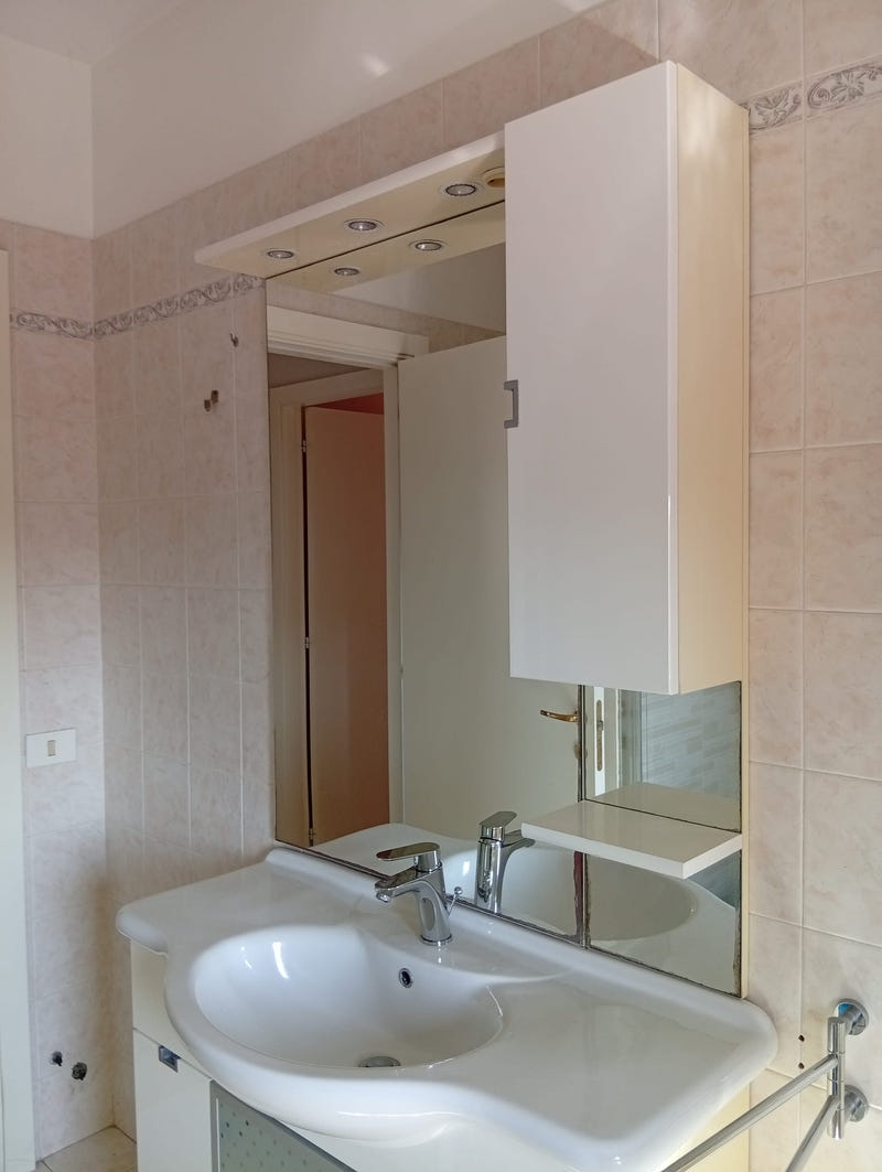 Mobile bagno con specchiera