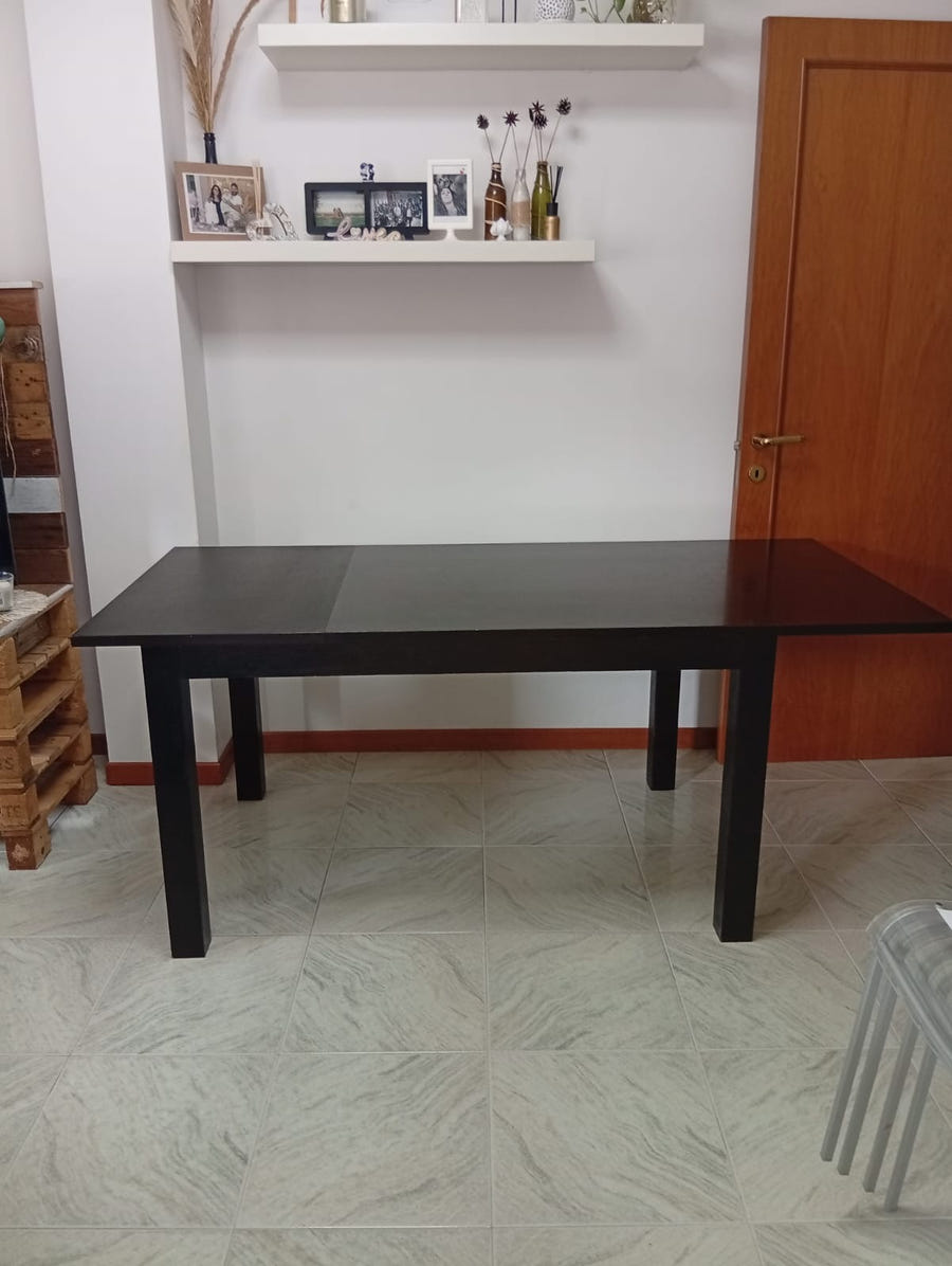 Tavolo allungabile rifinitura color Wengè