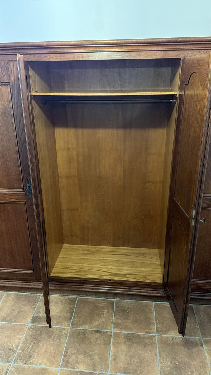 Armadio basso in legno