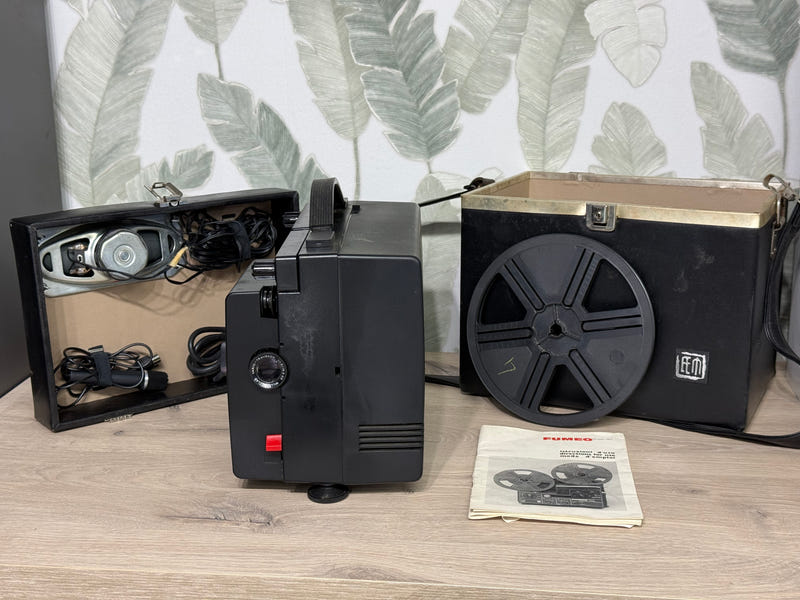 Proiettore Super 8 Sonoro Fumeo Model 9914 – Vintage Made in Italy – Completo