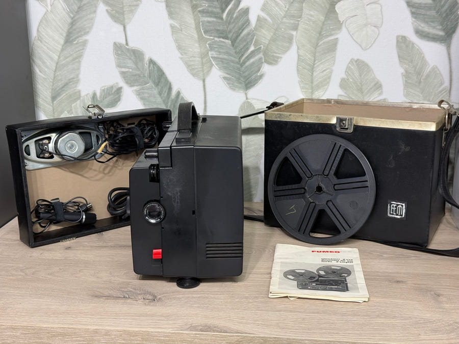 Proiettore Super 8 Sonoro Fumeo Model 9914 – Vintage Made in Italy – Completo