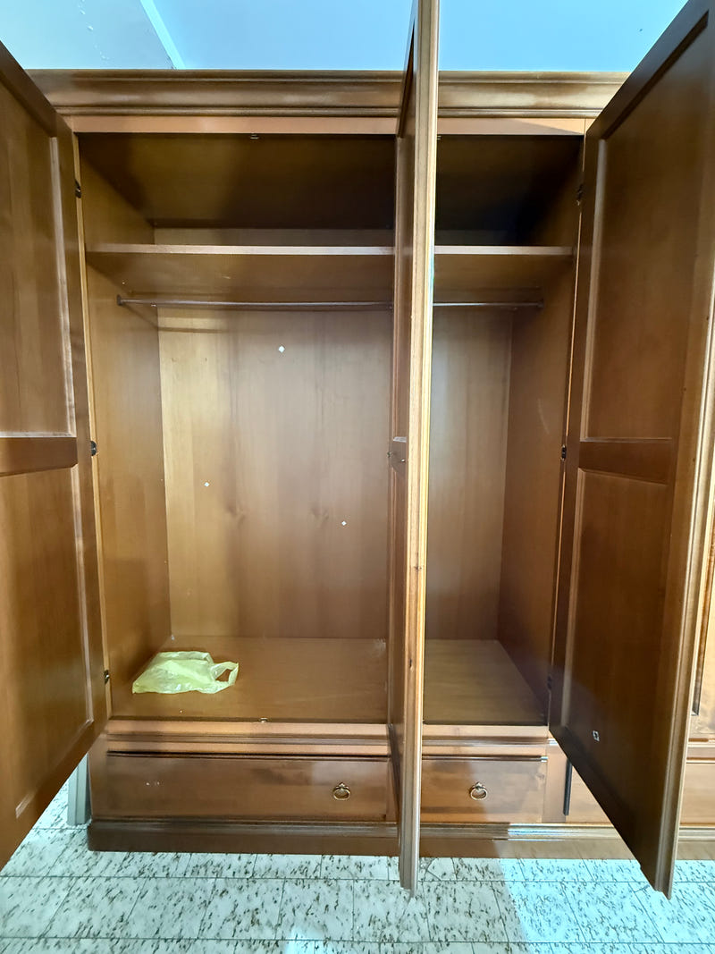 Camera matrimoniale completa in legno