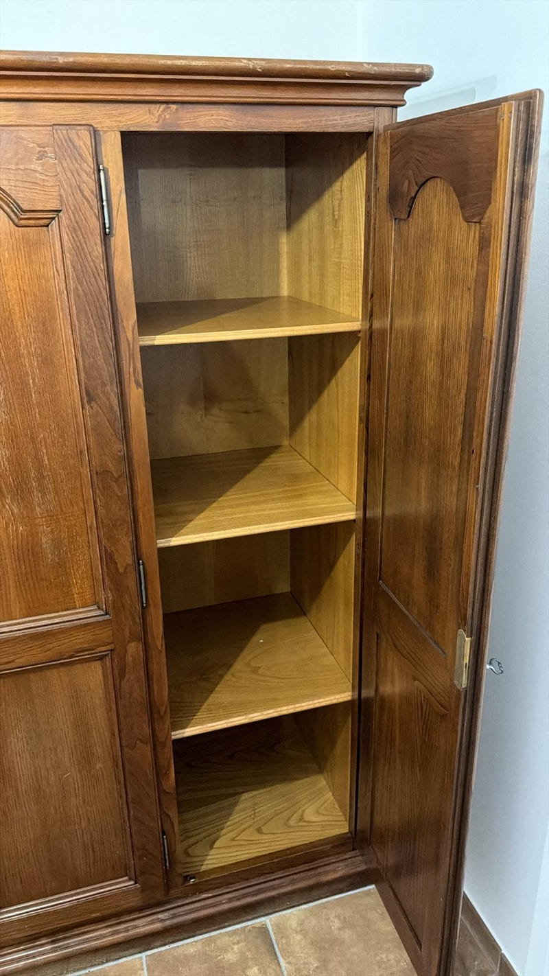 Armadio basso in legno