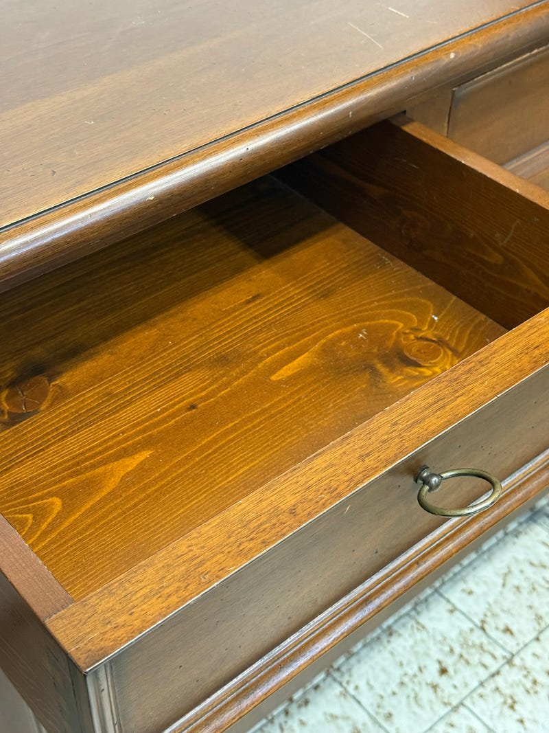 Credenza bassa in stile