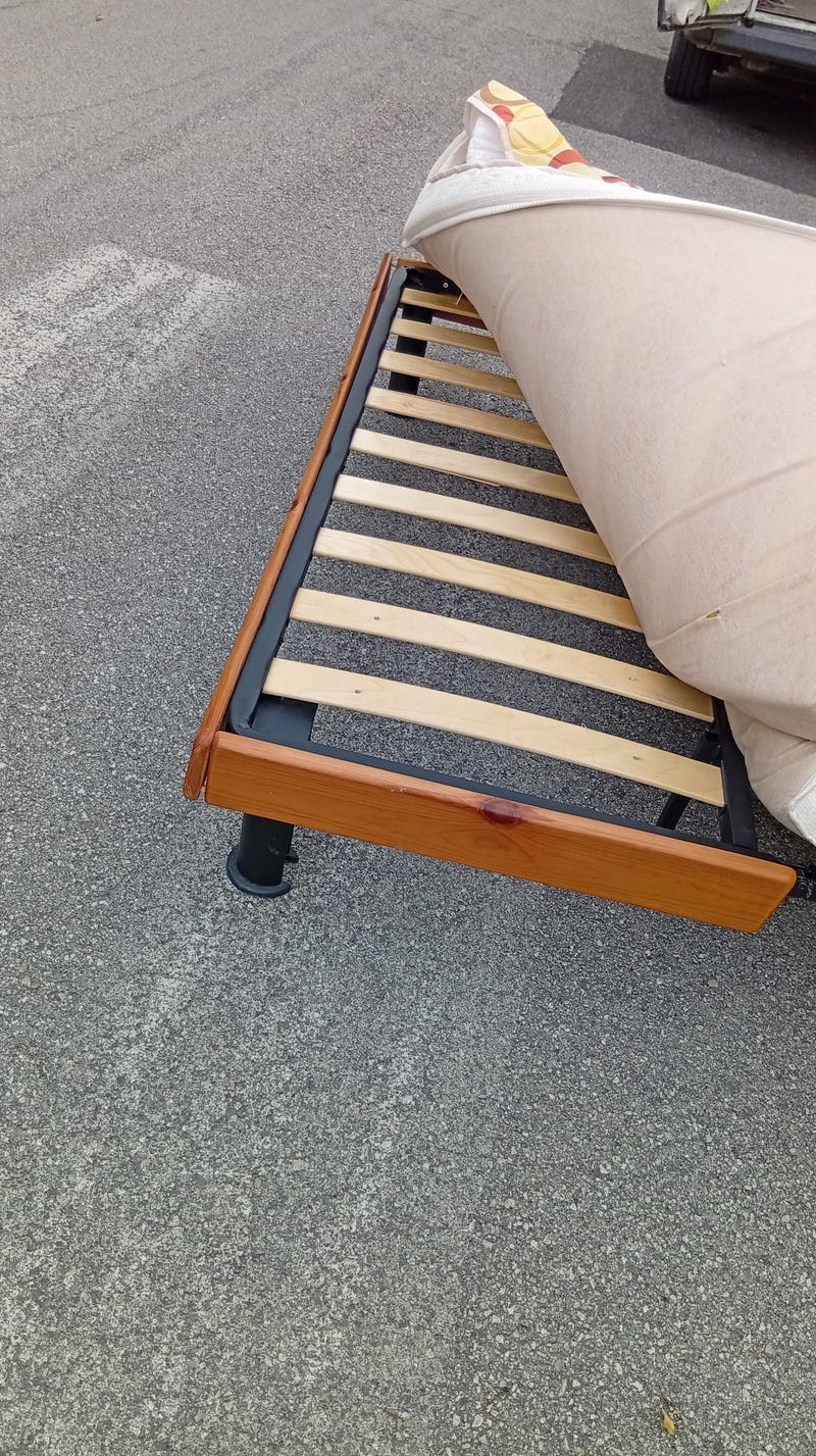 Divano letto struttura in legno
