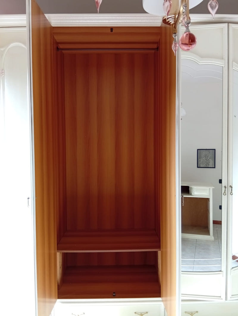 Camera matrimoniale completa stile classico