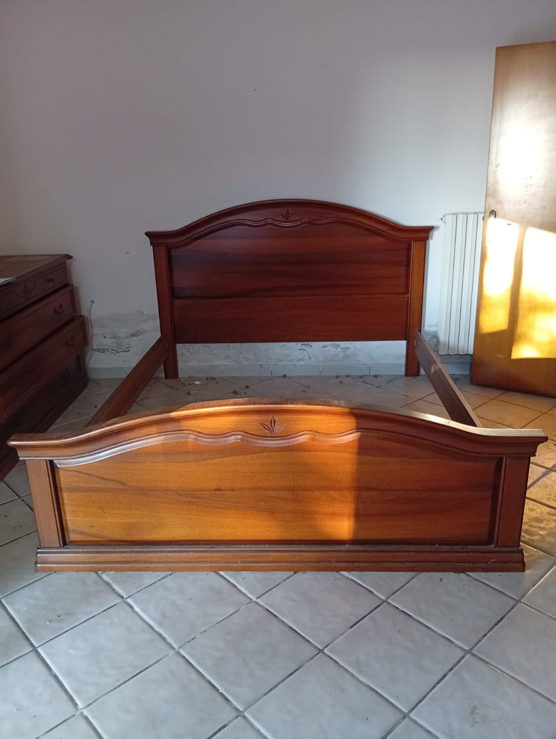 Camera matrimoniale completa senza comodini