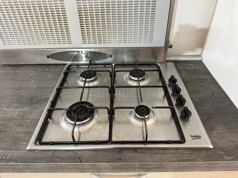 Cucina lineare con penisola