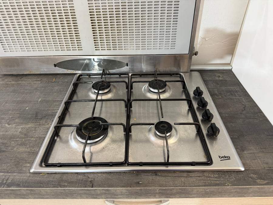 Cucina lineare con penisola