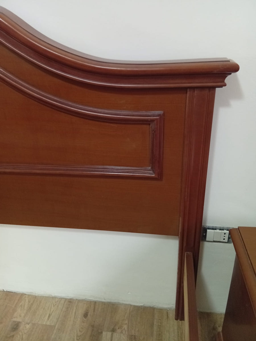 Camera matrimoniale completa stile classico