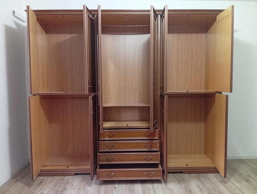 Camera matrimoniale completa stile classico