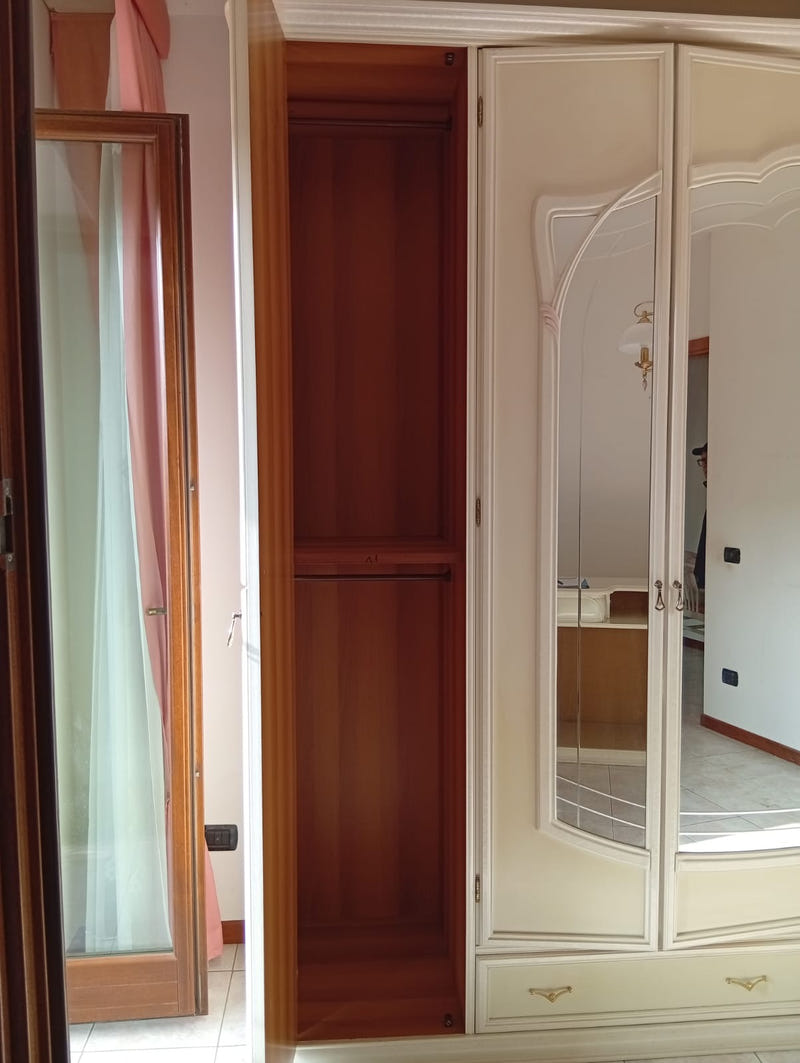 Camera matrimoniale completa stile classico