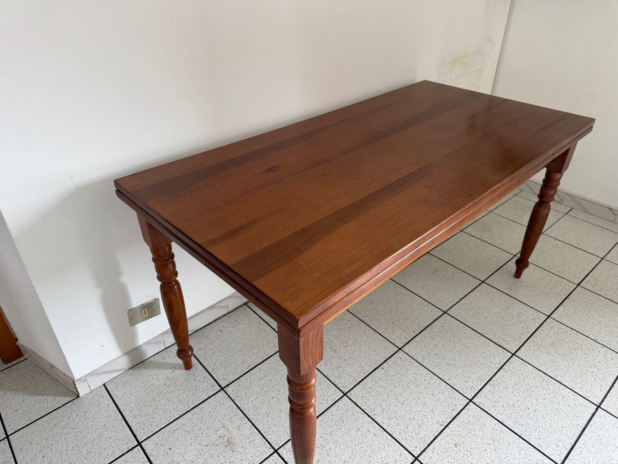 Tavolo in legno allungabile