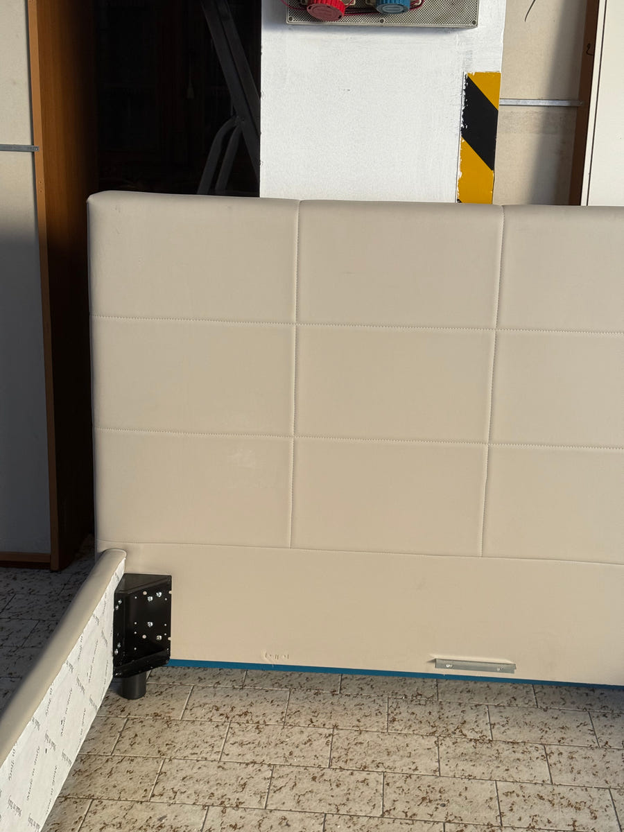 Letto matrimoniale in ecopelle