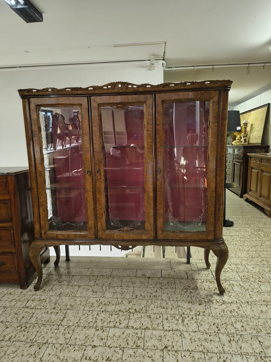Vetrina in legno radica di noce