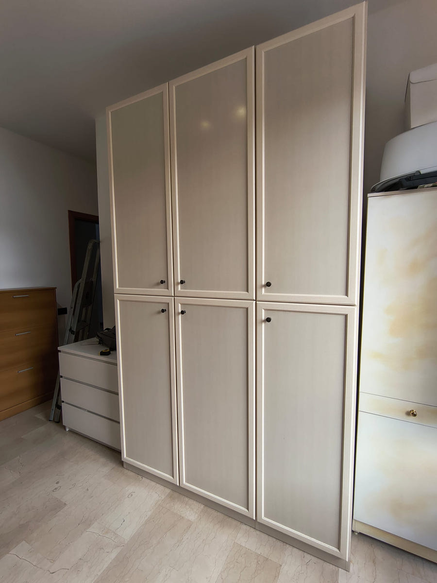 Armadio beige a 3 ante