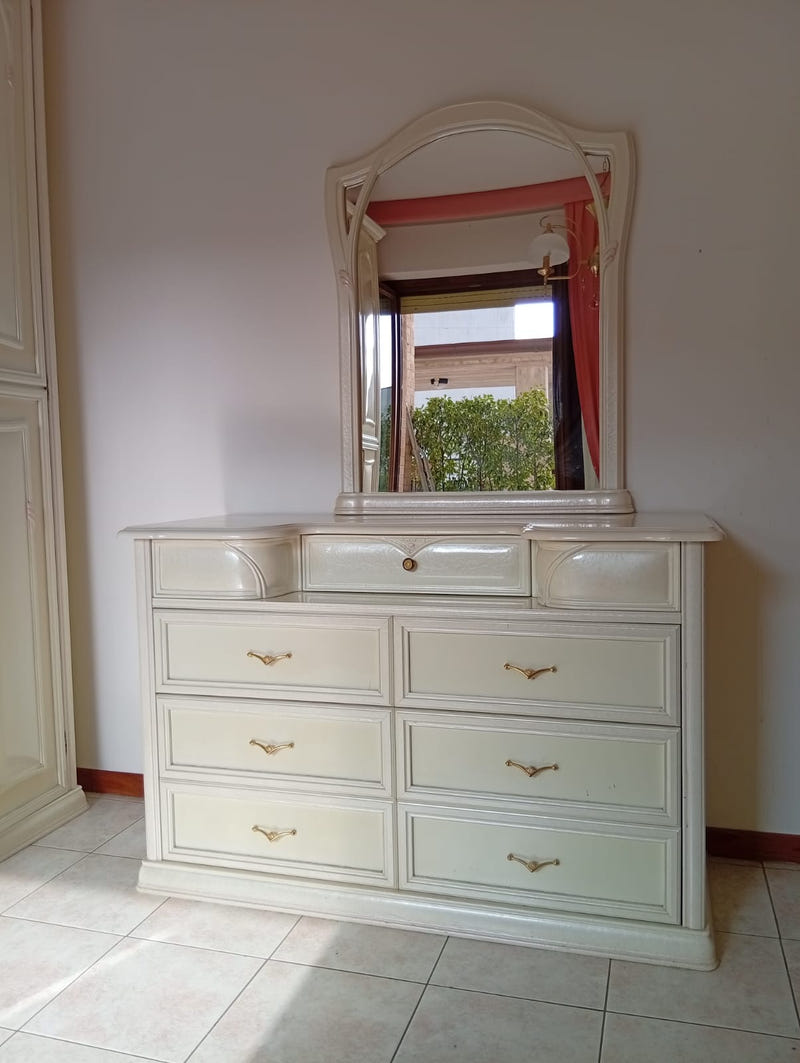 Camera matrimoniale completa stile classico