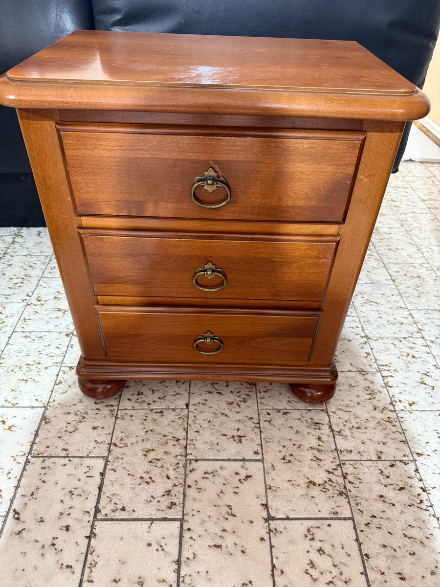 Camera matrimoniale completa in legno