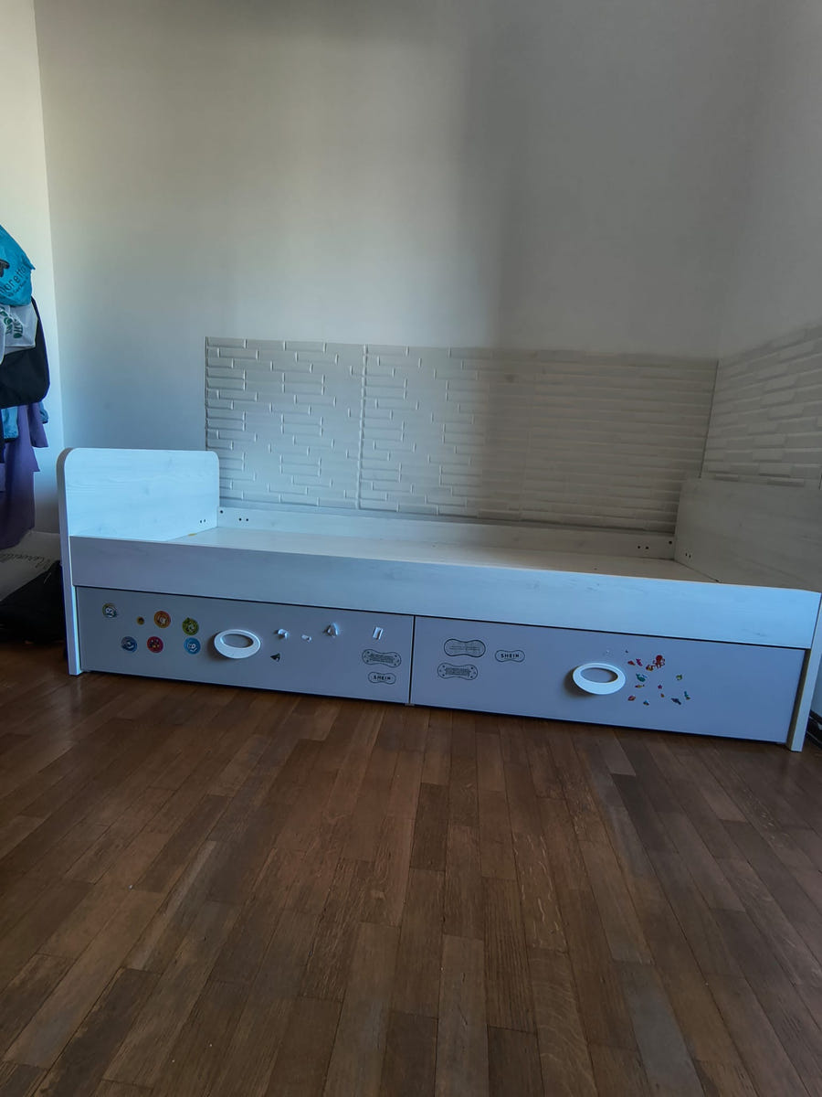 Cameretta a ponte angolare (cabina armadio) e cassettiera