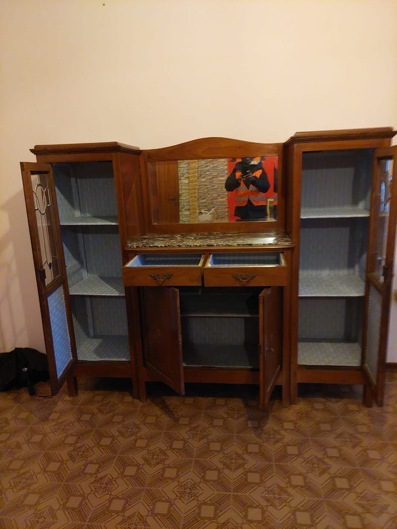 Credenza cucina stile Liberty con piana in marmo