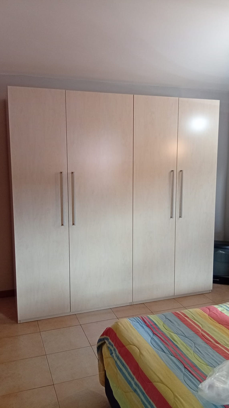 Armadio basso a 4 ante