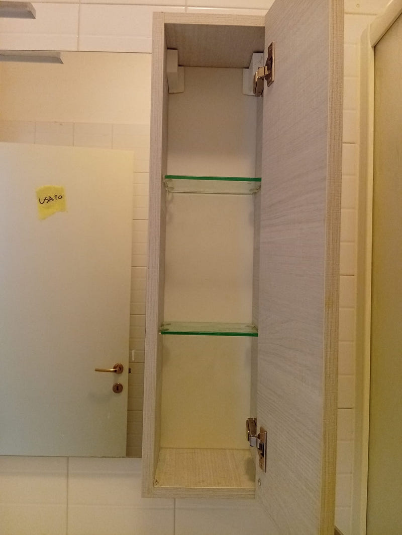 Mobile bagno sospeso con specchio