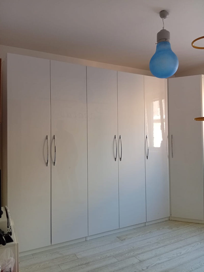 Armadio ad angolo IKEA bianco lucido