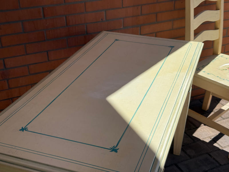 Scrittoio in legno + sedia