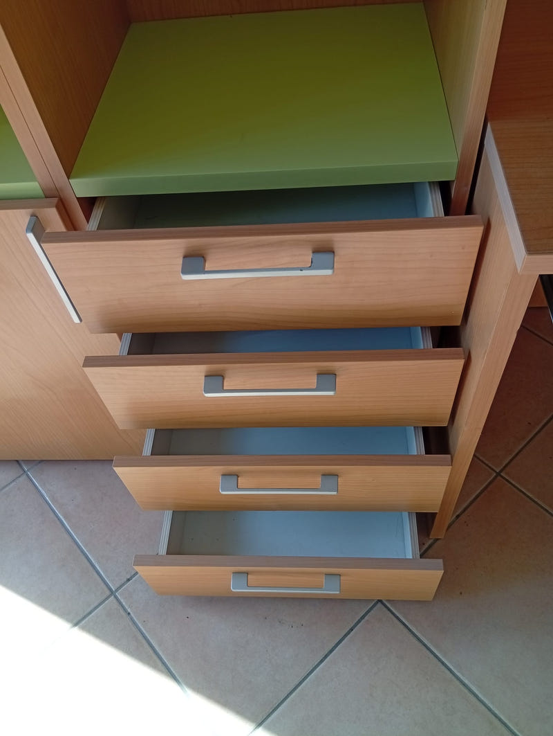 Mobile da cameretta con scrivania