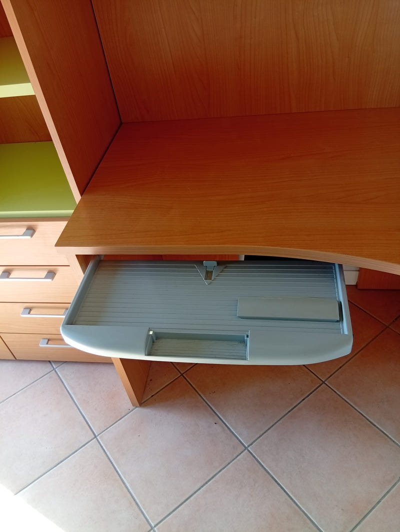 Mobile da cameretta con scrivania