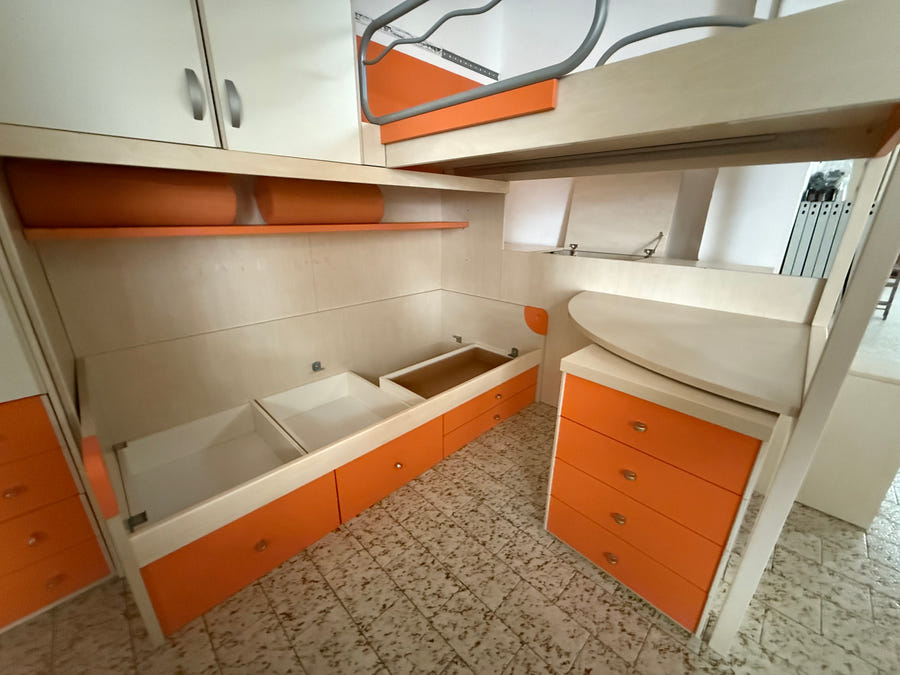 Cameretta a soppalco angolare