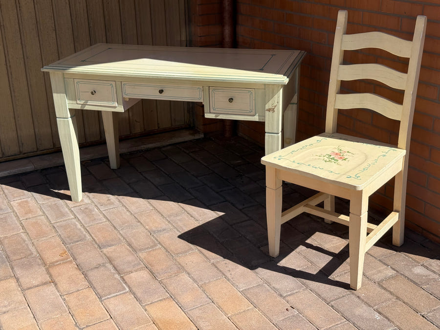 Scrittoio in legno + sedia