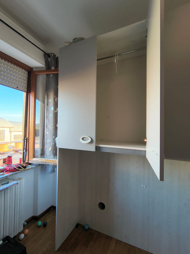 Cameretta a ponte angolare (cabina armadio) e cassettiera