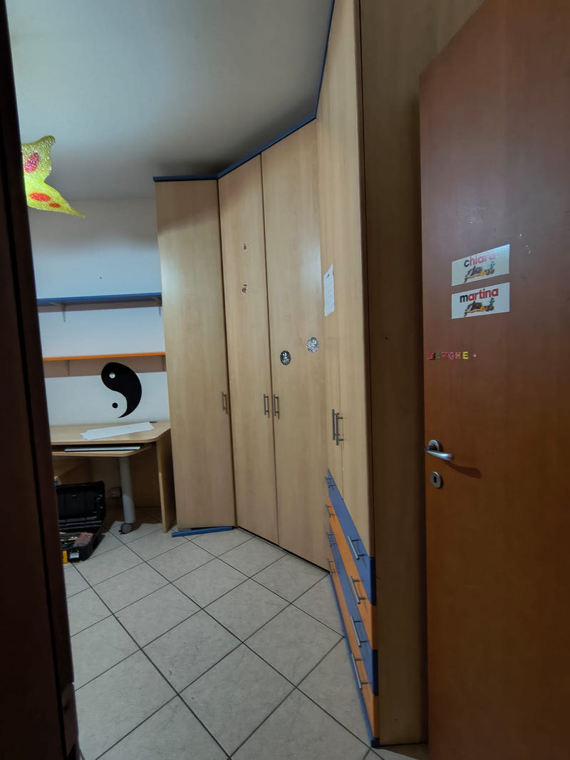 Cameretta con cabina armadio e letto a castello