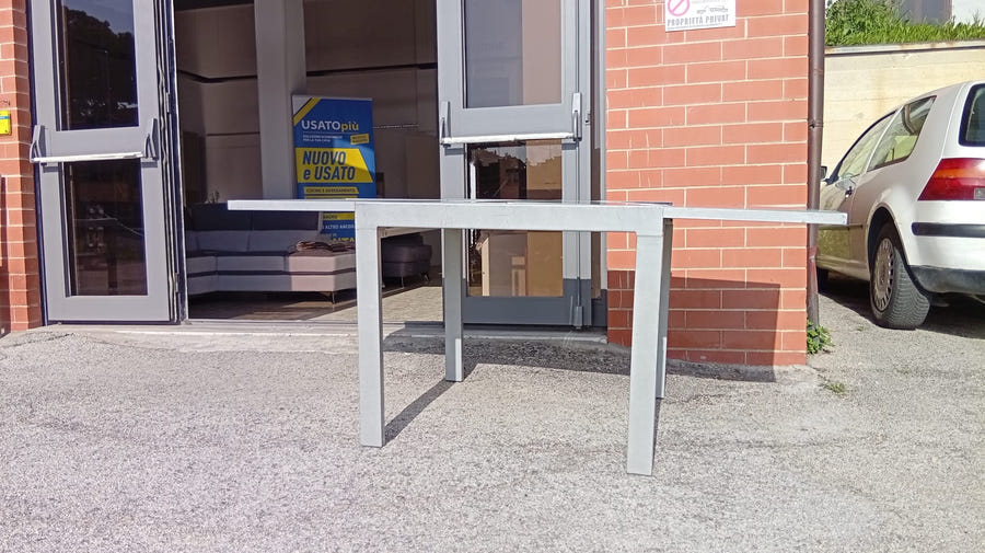 Tavolo in vetro allungabile