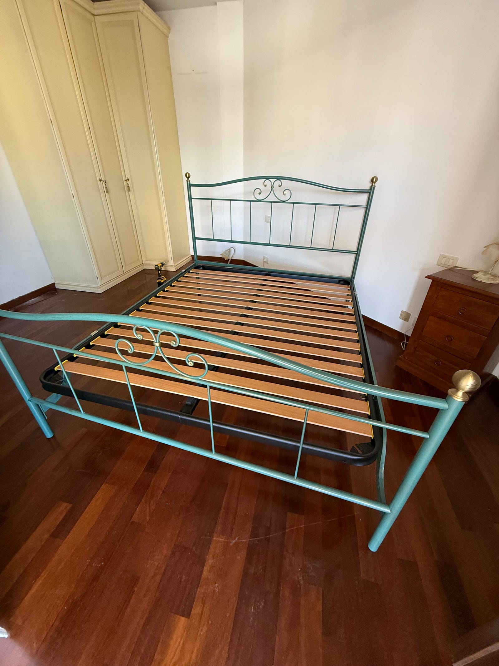 Letto matrimoniale in ferro + rete a doghe